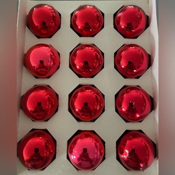 12 Vintage Red Glass Christmas Tree Balls/Ornaments Essex Franke Company USA - Picture 2 of 4